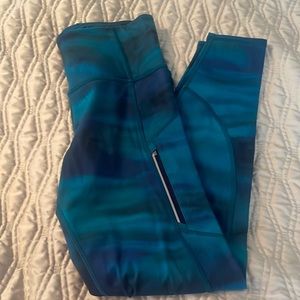 ATHLETA Rainier Tights Leggings Size Medium Brilliance Cool Blue and Green
